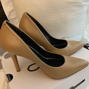 Nude High heels shoes